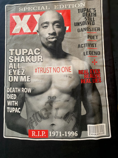 Graphic T-Shirt Tupac Magazine